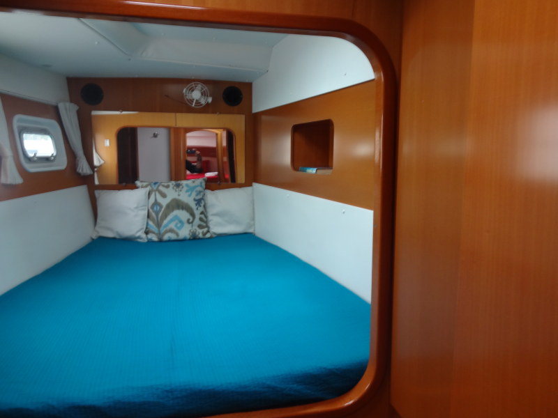 Used Sail Catamaran for Sale 2007 Lagoon 440 Layout & Accommodations